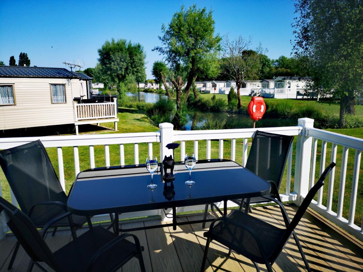 Lake Escape - Hoburne Cotswolds South Cerney Exterior foto